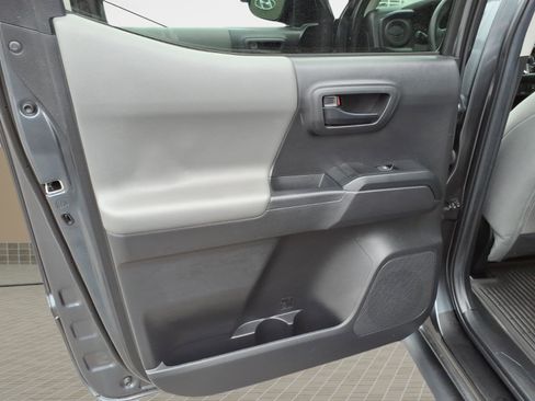 Used 2022 Toyota Tacoma SR image 17