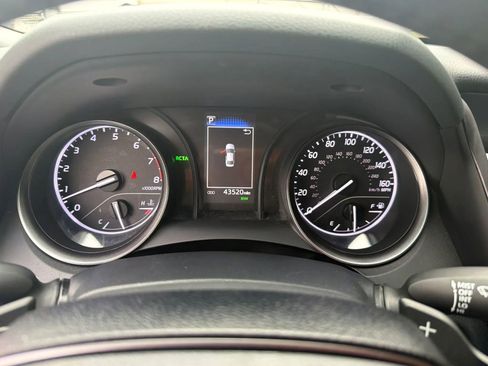 Used 2024 Toyota Camry SE FWD image 16