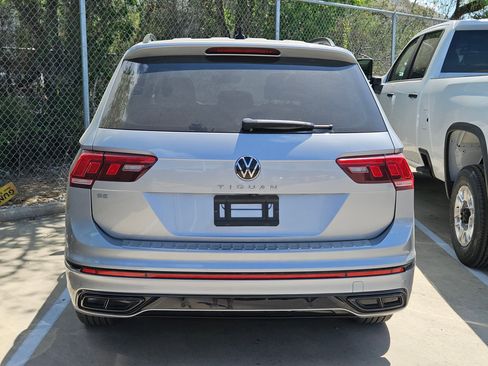 Used 2022 Volkswagen Tiguan SE R-Line image 3