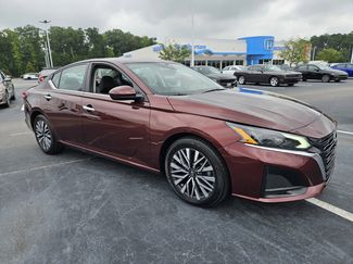 Used 2023 Nissan Altima 2.5 SV image 1