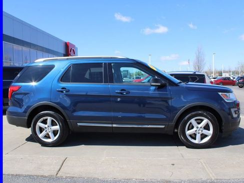 Used 2016 Ford Explorer XLT w/ Equipment Group 202A AWD/4WD image 6