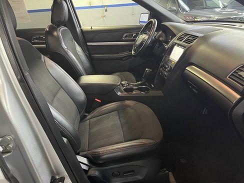 Used 2019 Ford Explorer XLT w/ Equipment Group 202A image 18