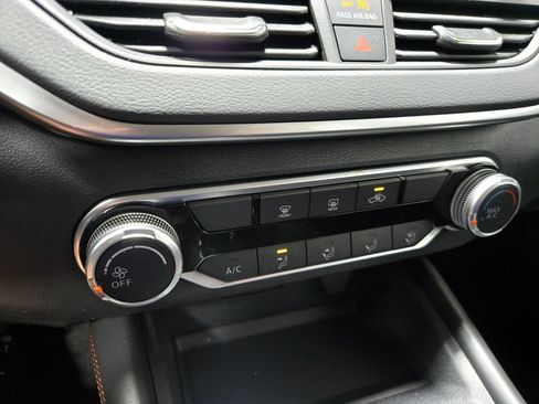 Used 2022 Nissan Altima 2.5 SR AWD/4WD image 25