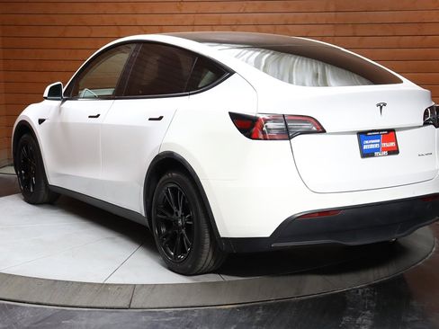 Used 2023 Tesla Model Y Long Range image 16