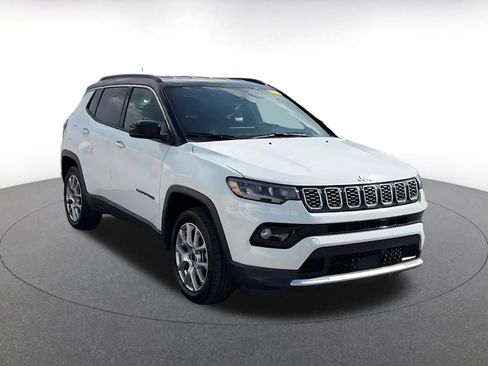 Used 2025 Jeep Compass Limited image 3