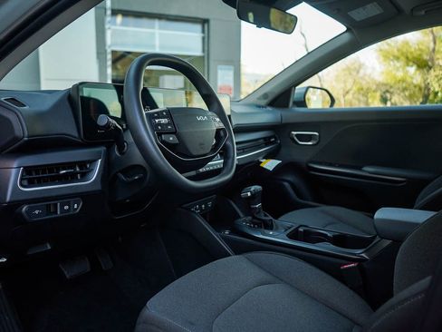 New 2025 Kia K4 LXS image 16
