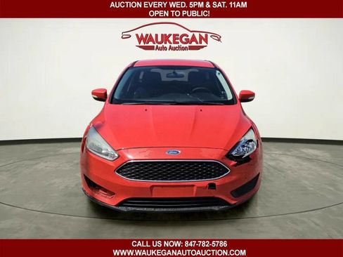 Used 2015 Ford Focus SE FWD image 2