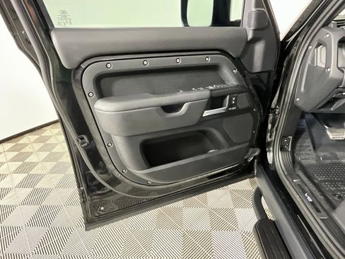 Used 2025 Land Rover Defender 130 V8 image 19
