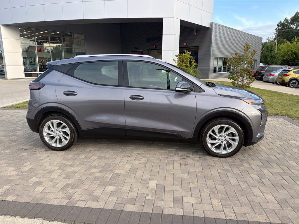 Used 2023 Chevrolet Bolt EUV LT w/ Driver Confidence Package FWD image 4