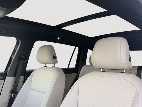 Certified 2022 Volkswagen Tiguan SE R-Line AWD/4WD image 5