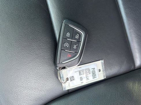 Used 2024 Cadillac XT4 Premium Luxury image 40