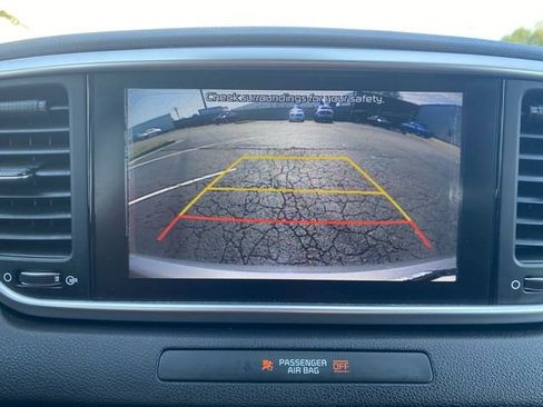 Used 2020 Kia Sportage LX image 26