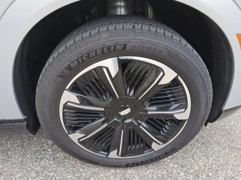 Used 2025 Cadillac Escalade IQ Sport 2 AWD/4WD image 4