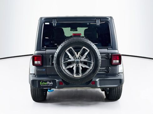 Used 2024 Jeep Wrangler Unlimited w/ Convenience Group AWD/4WD image 7