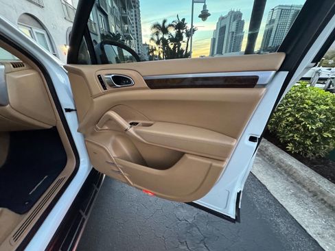 Used 2013 Porsche Cayenne image 29