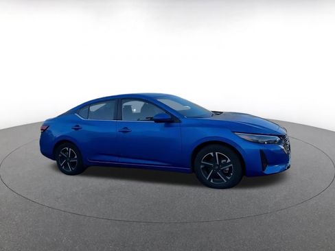 Used 2025 Nissan Sentra SV image 2