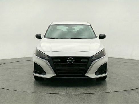 Used 2025 Nissan Altima 2.5 SV image 2