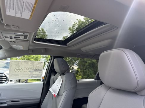 New 2025 Toyota Sienna XLE image 16