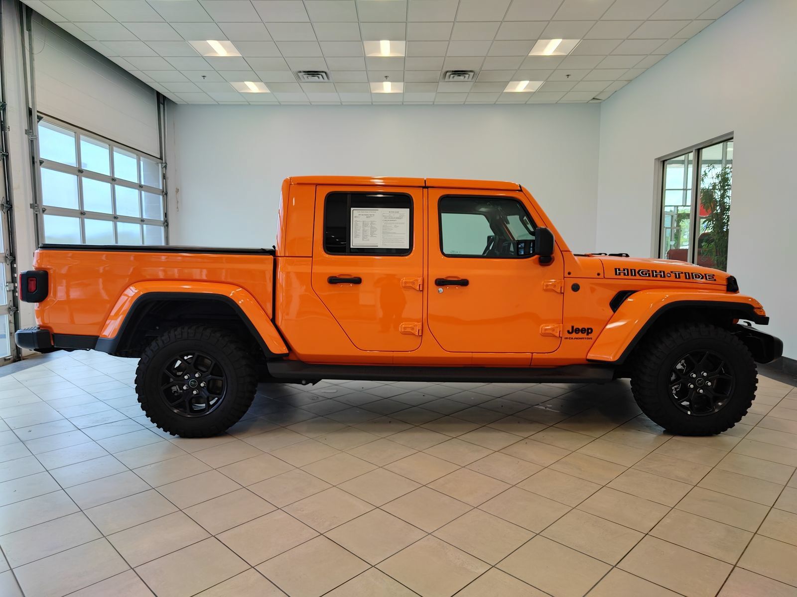 Used 2025 Jeep Gladiator Sport AWD/4WD image 2