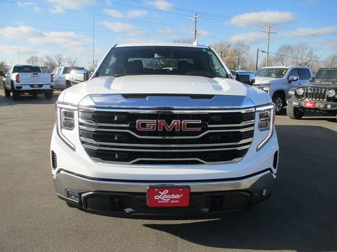 Used 2022 GMC Sierra 1500 SLT w/ SLT Premium Package image 11