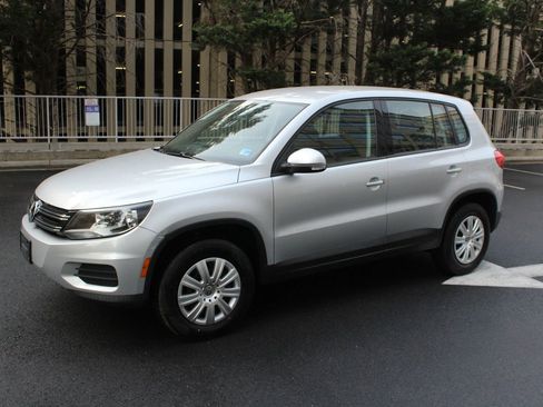 Used 2017 Volkswagen Tiguan S FWD image 12