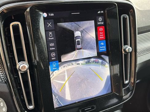 Certified 2025 Volvo XC40 B5 Plus AWD/4WD image 19
