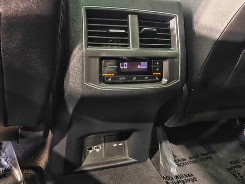 Used 2019 Volkswagen Atlas SEL Premium image 31