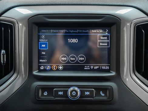 Used 2024 Chevrolet Silverado 2500 Custom image 30