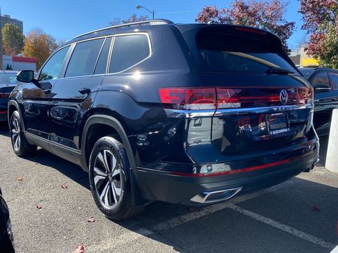 Certified 2024 Volkswagen Atlas SE image 2