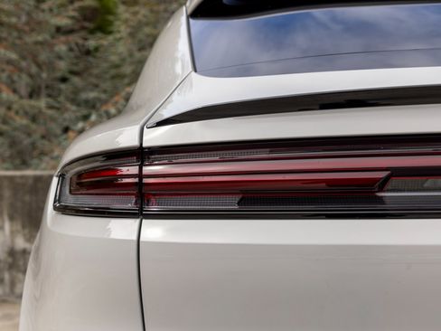 New 2025 Porsche Cayenne Coupe image 14
