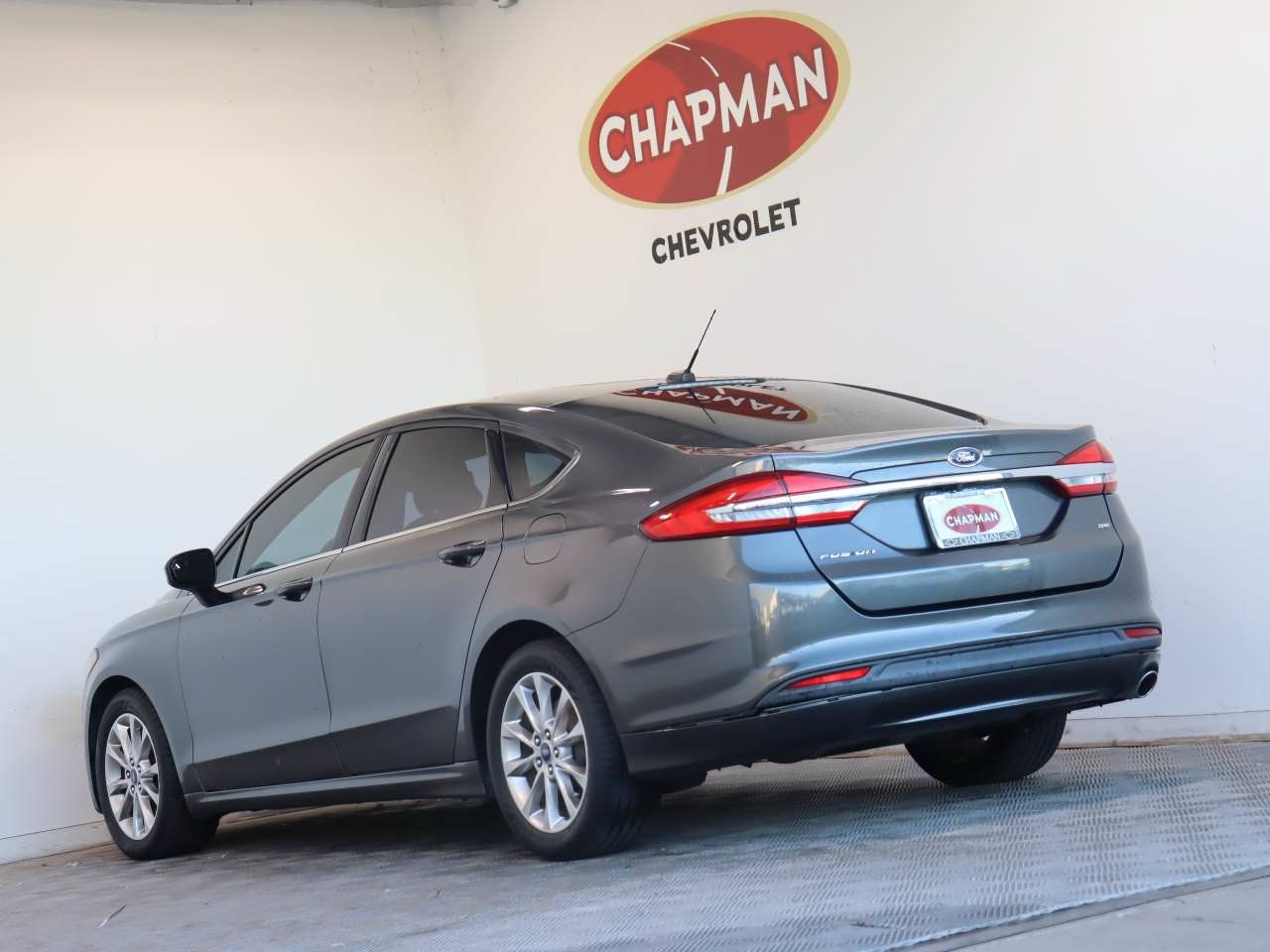 Used 2017 Ford Fusion SE FWD image 4