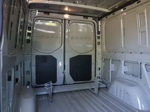 Used 2024 Mercedes-Benz Sprinter 2500 image 22