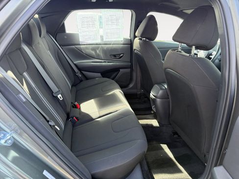 Certified 2025 Hyundai Elantra Sport image 18