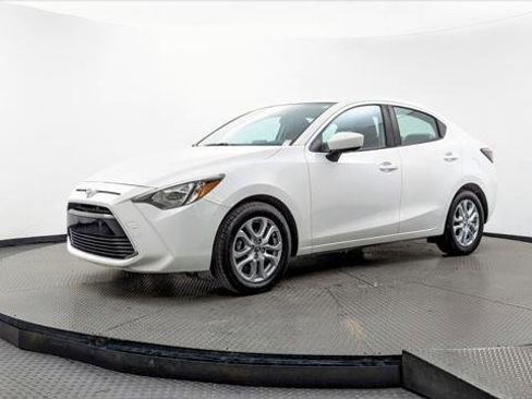Used 2018 Toyota Yaris iA image 2