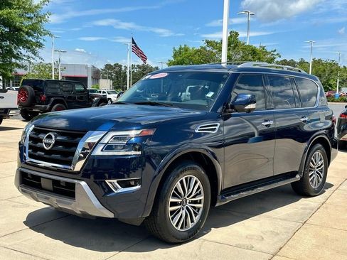 Used 2024 Nissan Armada SL w/ Captain's Chairs Package RWD image 4