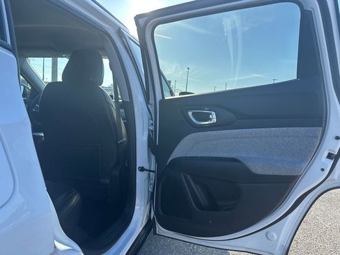 Used 2022 Jeep Compass Latitude image 19