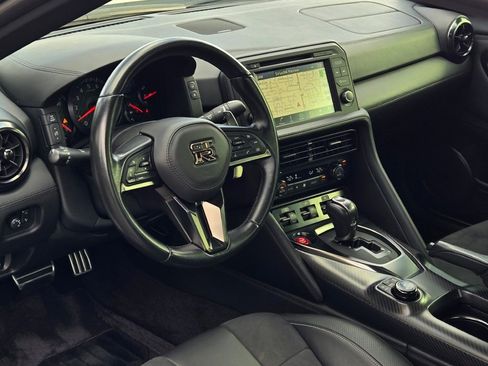 Used 2020 Nissan GT-R Premium image 4