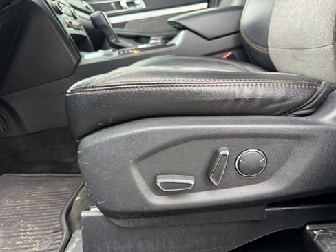 Used 2017 Ford Explorer XLT w/ Equipment Group 202A image 11