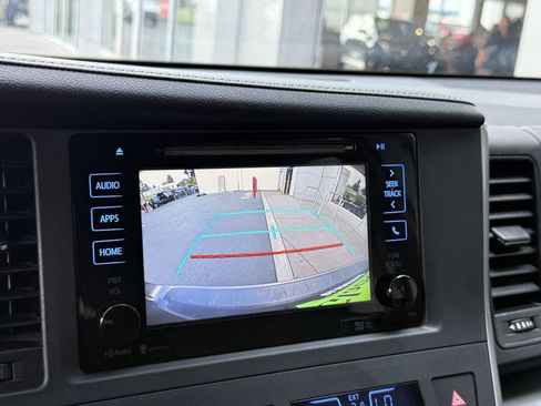 Used 2015 Toyota Sienna SE Premium FWD image 32