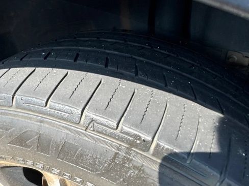 Used 2015 Ford Explorer XLT w/ Equipment Group 202A FWD image 8