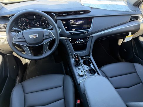 New 2026 Cadillac XT5 Luxury image 13