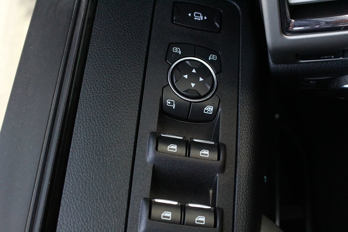 Used 2017 Ford F250 Lariat w/ Lariat Value Package AWD/4WD image 9