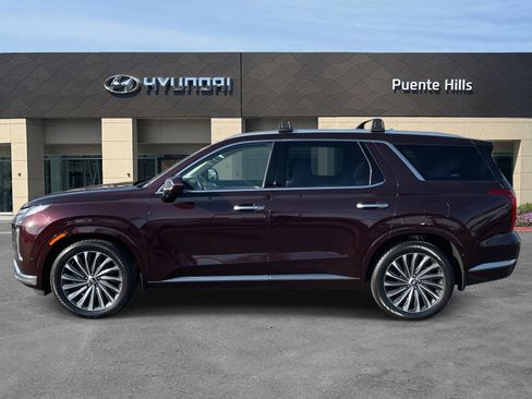 Used 2023 Hyundai Palisade Calligraphy image 3