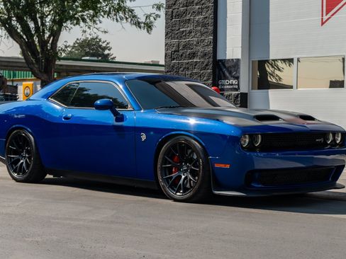 Used 2019 Dodge Challenger SRT Hellcat w/ Laguna Leather Package RWD image 51