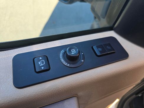 Used 2014 Ford F350 Lariat image 28