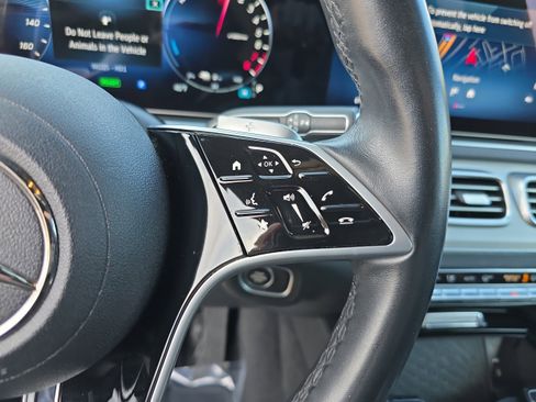 Used 2024 Mercedes-Benz GLE 450e 4MATIC image 32