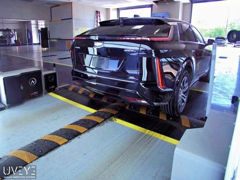 Used 2024 Cadillac Lyriq Luxury AWD/4WD image 11