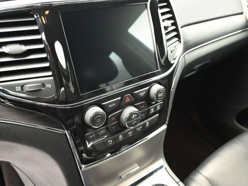 Used 2022 Jeep Grand Cherokee Limited image 15