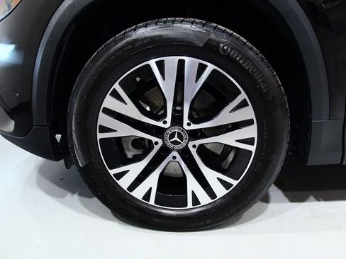 Used 2025 Mercedes-Benz GLA 250 4MATIC image 16