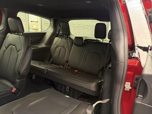 New 2026 Chrysler Pacifica Select image 16